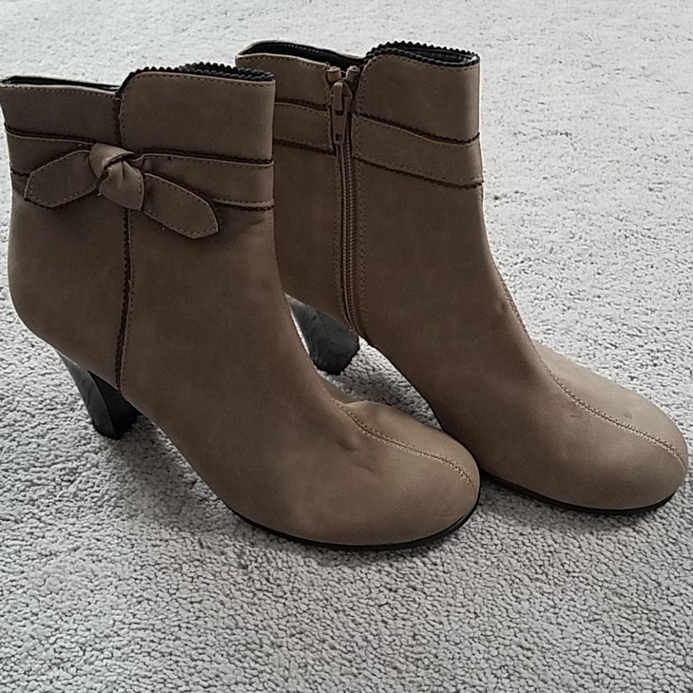 A2 Aerosoles Boots
